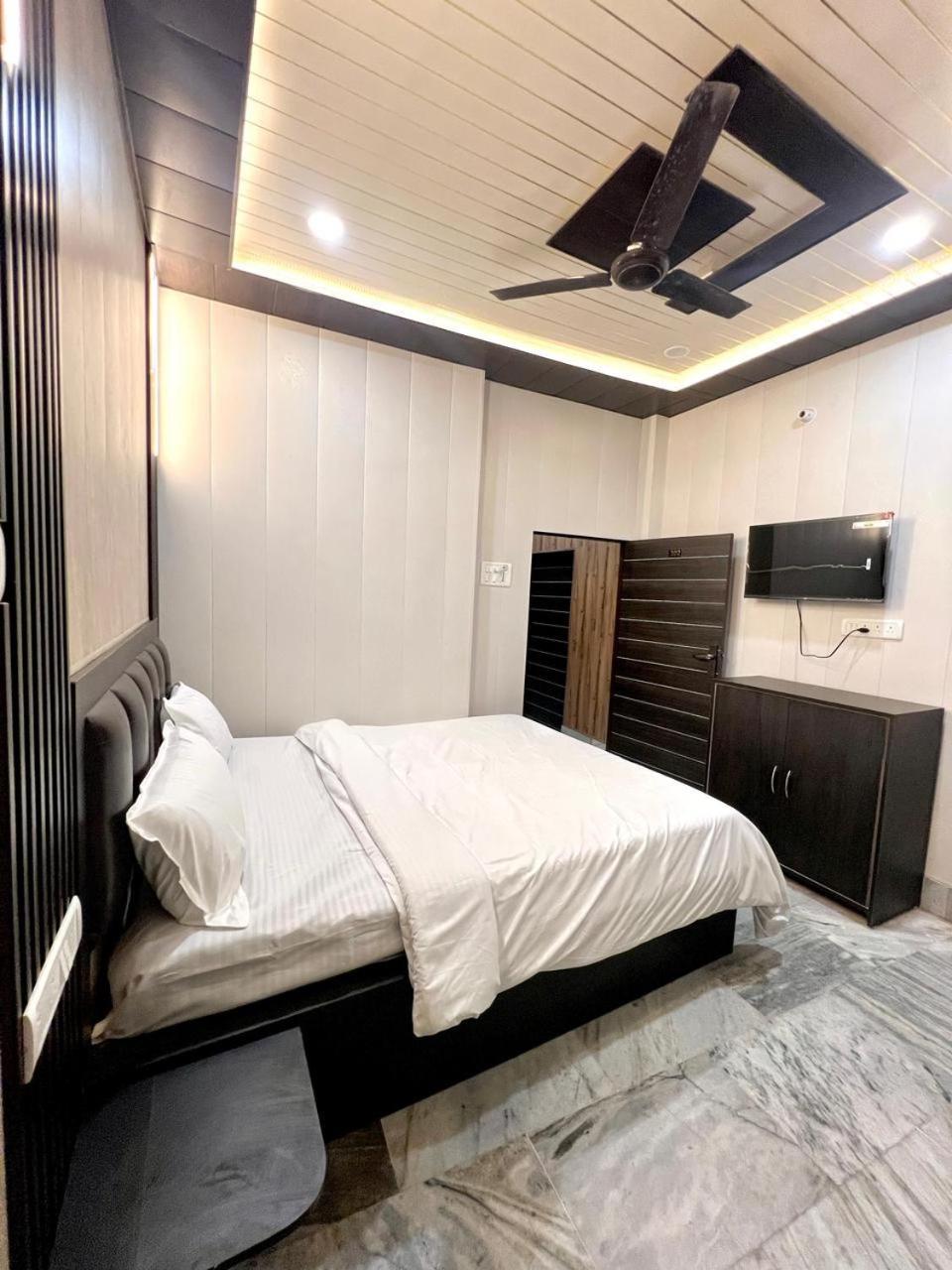 Durga P Guest House Near Harishchandra Ghat - Varanasi — Photos 2