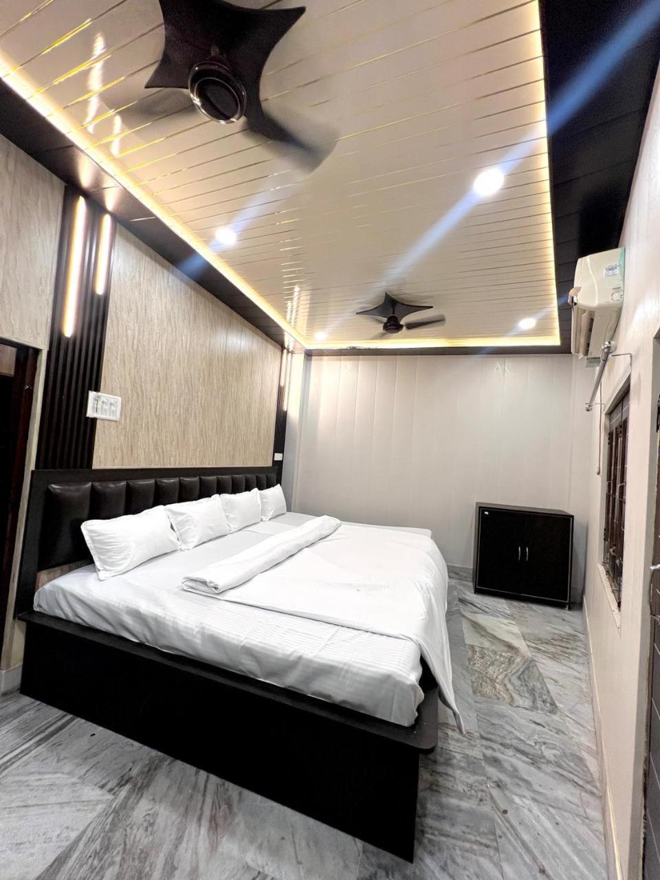 Durga P Guest House Near Harishchandra Ghat - Varanasi — Photos 3